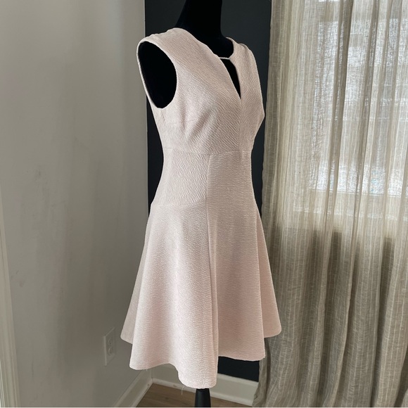 Pretty blush and silvery dress - Picture 2 of 7